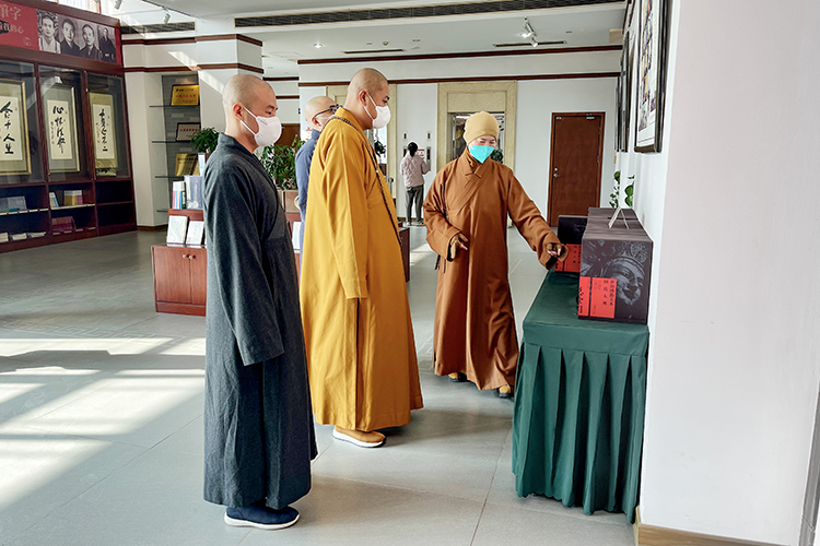 法门寺佛学院赴鉴真图书馆开展图书馆管理工作调研(图1)