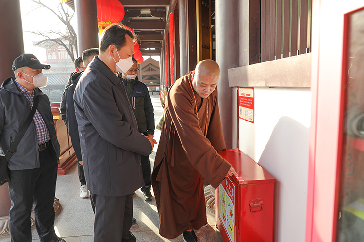 新疆维吾尔自治区政府办公厅副主任田煜一行到法门寺调研(图2)
