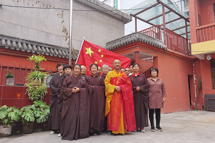 陕西省佛教界举行升国旗仪式(图4)