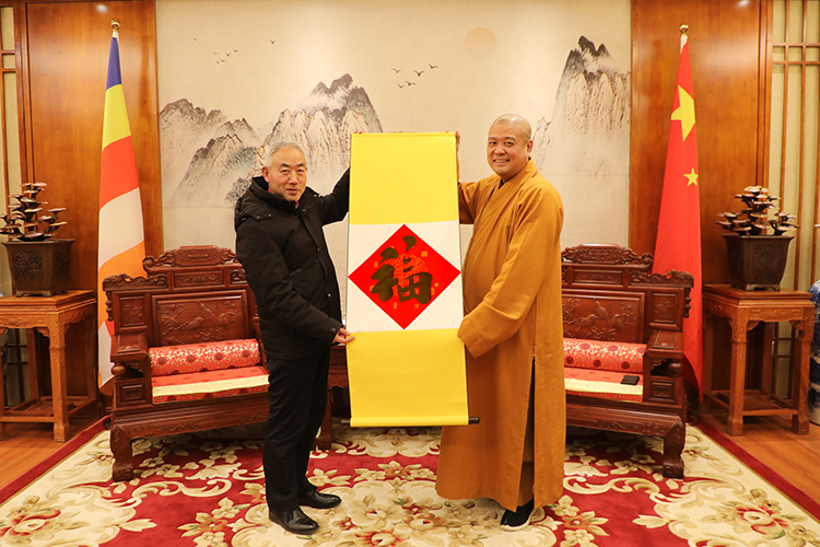 宝鸡市天主教爱国会主席李会元主教一行拜访宝鸡市佛教协会(图2)