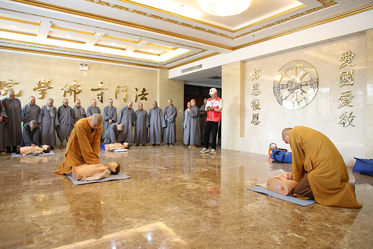 法门寺佛学院开展应急安全救护技能学习实践(图7)