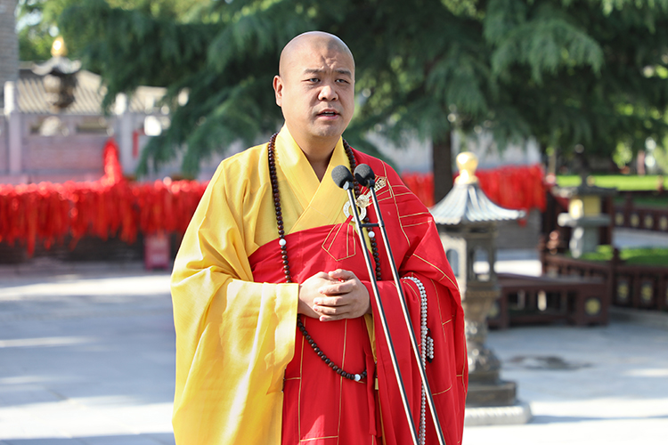 法门寺、法门寺佛学院举行“五一”国际劳动节升国旗仪式(图2)