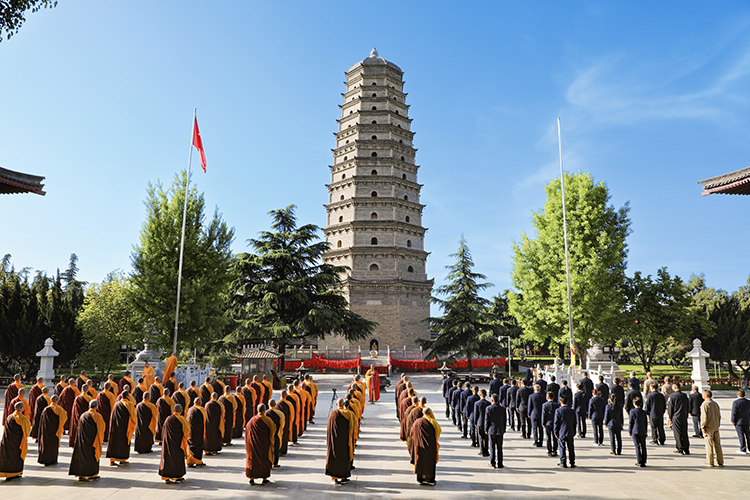 法门寺、法门寺佛学院举行“五一”国际劳动节升国旗仪式(图3)