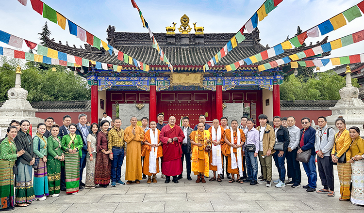 泰国高僧古巴文春一行参访广仁寺(图2)