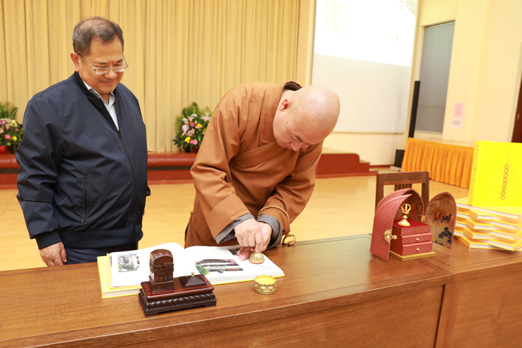 佛教圣地文化巡礼主题捐赠仪式在西安市大兴善寺举行(图4)