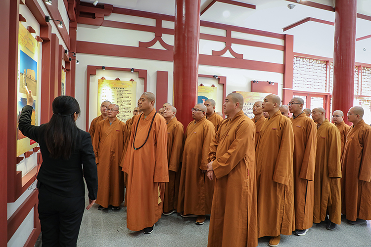 法门寺佛学院举办秋季“开学第一课”爱国主义实践教学活动(图2)