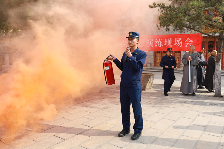 西安市长安区宗教界消防安全知识讲座暨现场演练会在香积寺举办(图4)