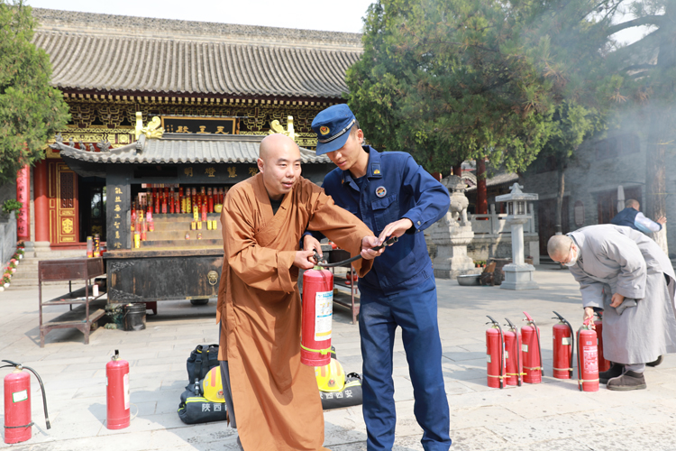 西安市长安区宗教界消防安全知识讲座暨现场演练会在香积寺举办(图5)