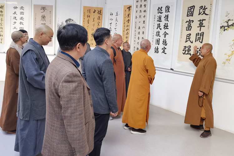 武汉市佛协参访团莅临南郑区法幢寺参观交流(图2)