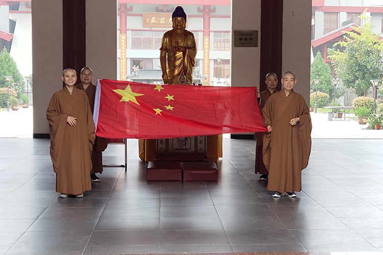 陕西省佛教界举行升国旗仪式(图3)