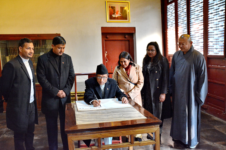 尼泊尔共产党（联合马列）组织部部长卡希纳特·阿迪卡里到西安大兴善寺参访(图2)