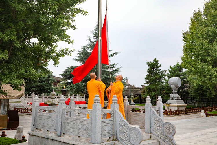全省佛教界共同举行庄严肃穆的升国旗仪式