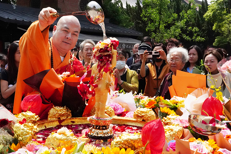恭迎释迦如来圣诞——陕西各寺院举办浴佛祈福法会(图5)