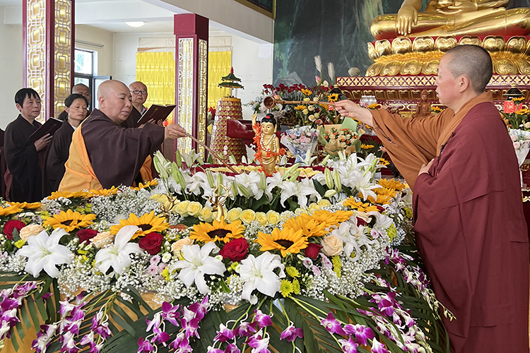 恭迎释迦如来圣诞——陕西各寺院举办浴佛祈福法会(图48)