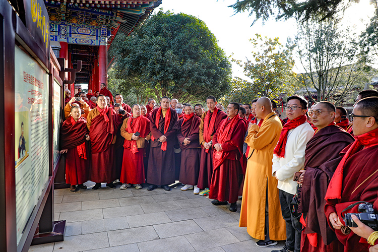 四川藏语佛学院一行来法门寺参访学习