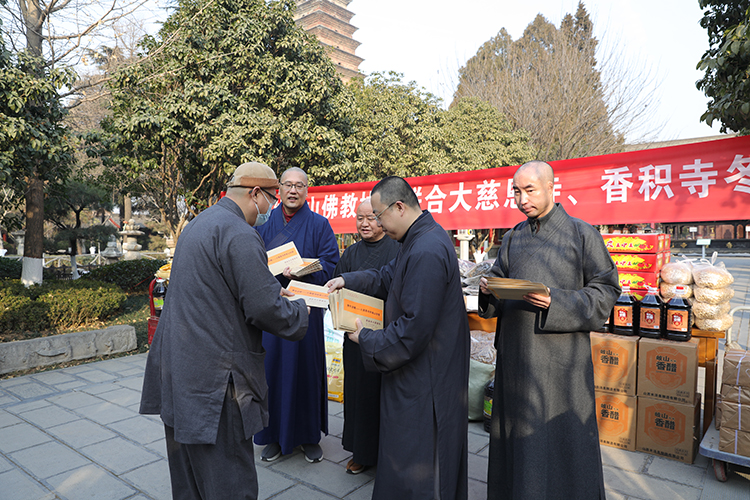 寒冬送暖——大慈恩寺甲辰年终南山供僧活动(图7)
