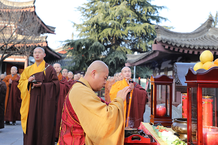 陕西省各寺院启建甲辰年释迦如来成道祝圣祈福法会暨腊八施粥活动(图1)