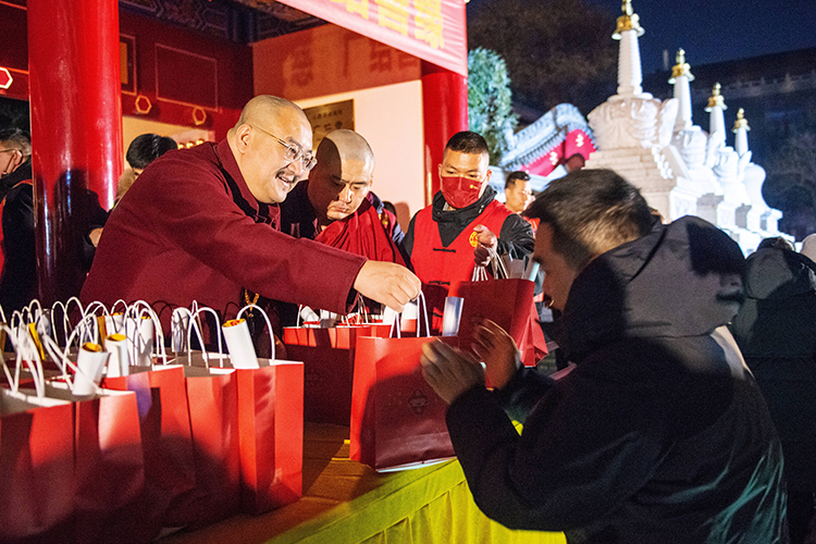 陕西省各寺院启建甲辰年释迦如来成道祝圣祈福法会暨腊八施粥活动(图14)