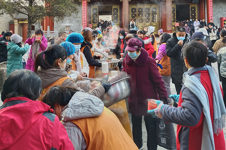 陕西省各寺院启建甲辰年释迦如来成道祝圣祈福法会暨腊八施粥活动(图23)