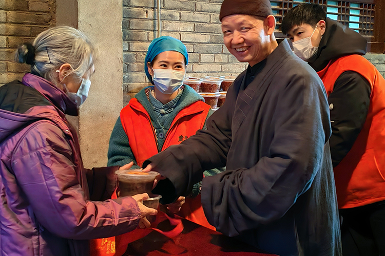 陕西省各寺院启建甲辰年释迦如来成道祝圣祈福法会暨腊八施粥活动(图28)