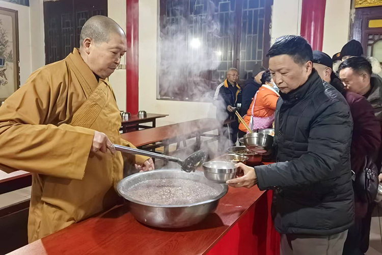 陕西省各寺院启建甲辰年释迦如来成道祝圣祈福法会暨腊八施粥活动(图31)