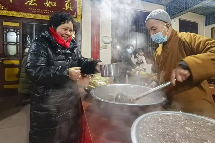 陕西省各寺院启建甲辰年释迦如来成道祝圣祈福法会暨腊八施粥活动(图32)