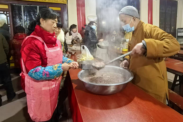陕西省各寺院启建甲辰年释迦如来成道祝圣祈福法会暨腊八施粥活动(图33)
