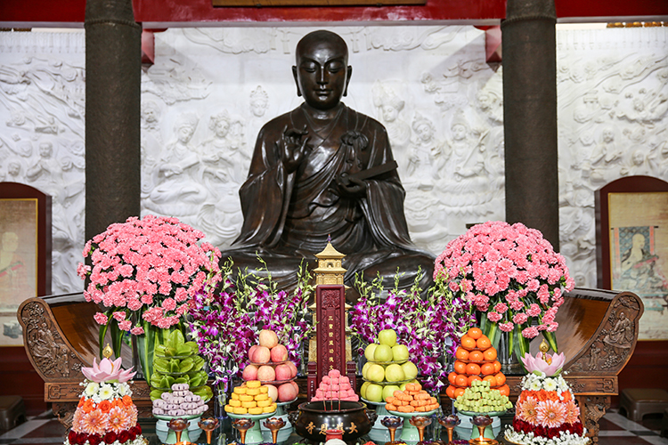 大慈恩寺举行玄奘大师圆寂1361周年纪念法会(图1)