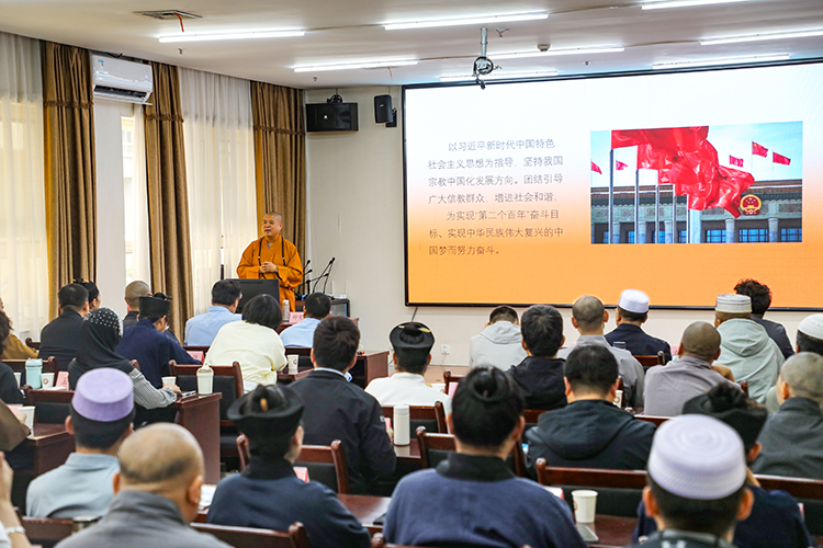 法门寺佛学院应邀为“2025年陕西省宗教界中青年代表 研修班”作专题授课