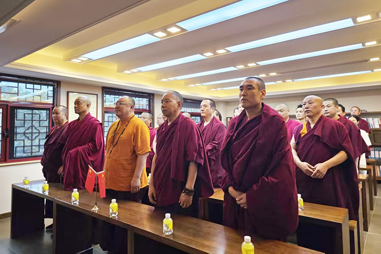 缅怀历史 祈祷和平——陕西佛教界组织观看“纪念中国人民抗日战争暨世界反法西斯战争胜利80周年大会”阅兵仪式直播(图12)