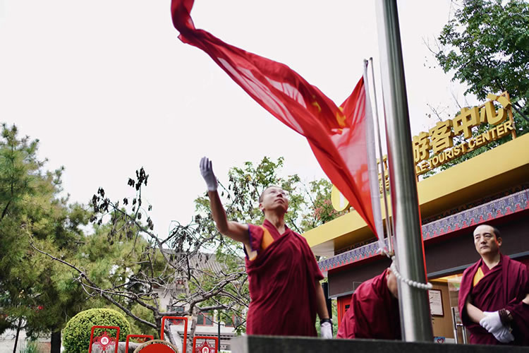 陕西省佛教界共同举行庄严肃穆的升国旗仪式(图6)