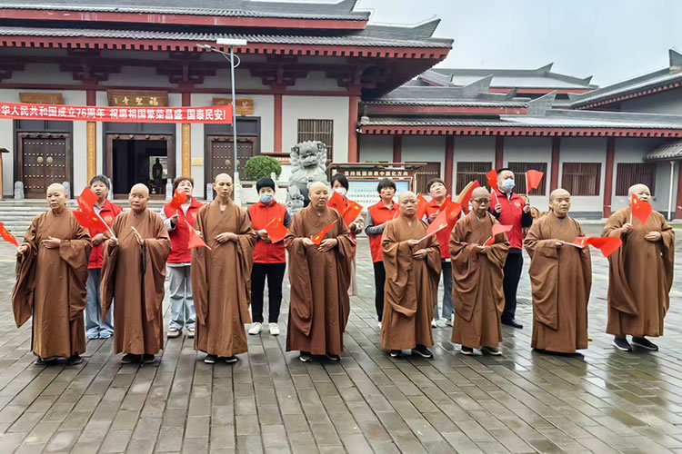 陕西省佛教界共同举行庄严肃穆的升国旗仪式(图8)