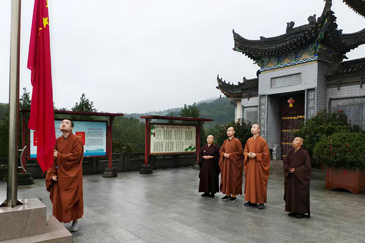 陕西省佛教界共同举行庄严肃穆的升国旗仪式(图23)