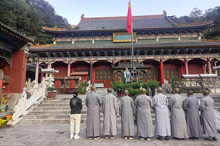 陕西省佛教界共同举行庄严肃穆的升国旗仪式(图20)