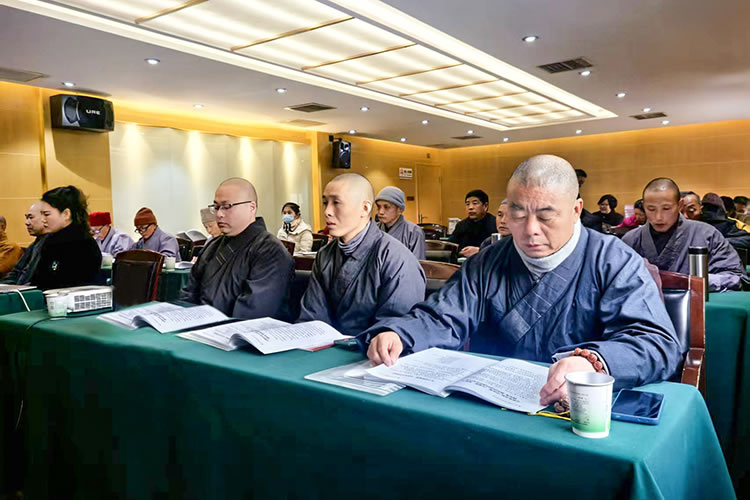 城固县佛教协会召开2025年第四季度学习例会暨年终述职考评会议(图3)