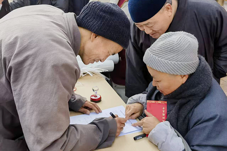 咸阳市佛教协会圆满举办2025年冬季供僧活动(图3)