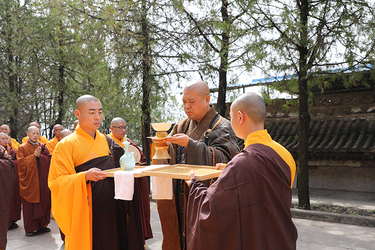 法门寺佛学院丙午清明祭祖扫塔(图1)
