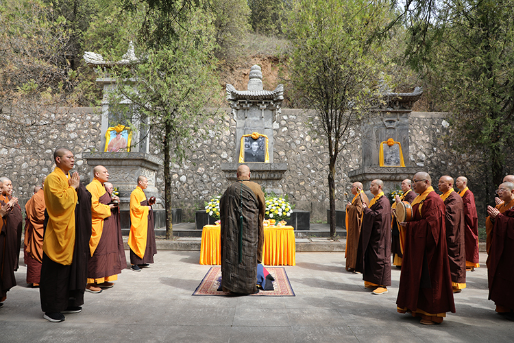 法门寺佛学院丙午清明祭祖扫塔(图2)