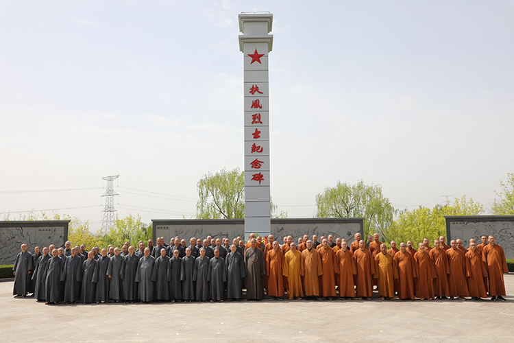 法门寺佛学院开展2026年清明节烈士纪念碑祭扫活动(图3)