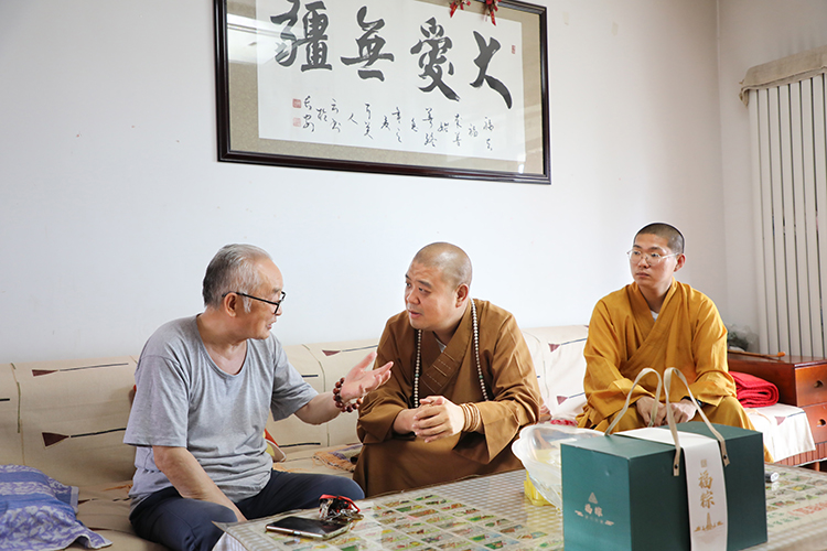 法门寺、法门寺佛学院开展丙午年端午节老教师、老职工慰问活动(图2)
