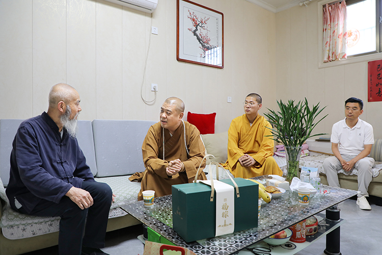 法门寺、法门寺佛学院开展丙午年端午节老教师、老职工慰问活动(图4)