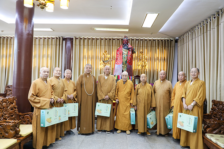 法门寺举行丙午年端午老龄僧众普茶(图4)