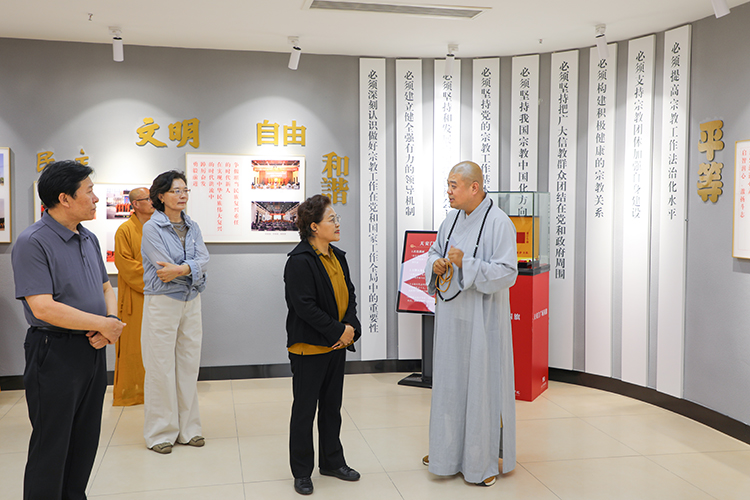 内蒙古自治区人大常委会考察组一行来法门寺佛学院专题考察