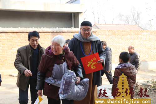 宽严法师新春之际慰问贫困高龄孤寡老人(图19)