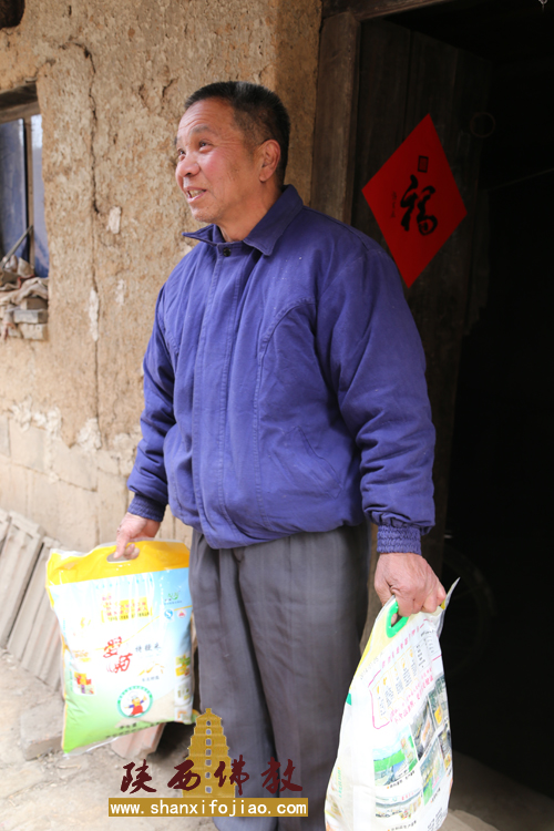 宽严法师新春之际慰问贫困高龄孤寡老人(图30)