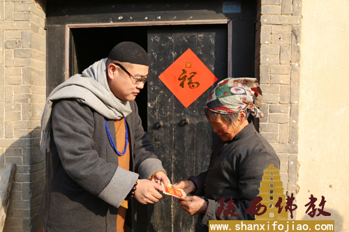 宽严法师新春之际慰问贫困高龄孤寡老人(图18)