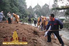 大慈恩寺僧众出坡活动