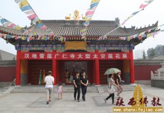 广仁寺首届大型太空莲花展拉开帷幕