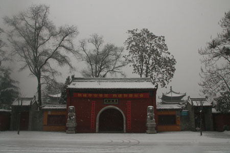 草堂寺龙年喜迎瑞雪(图1)